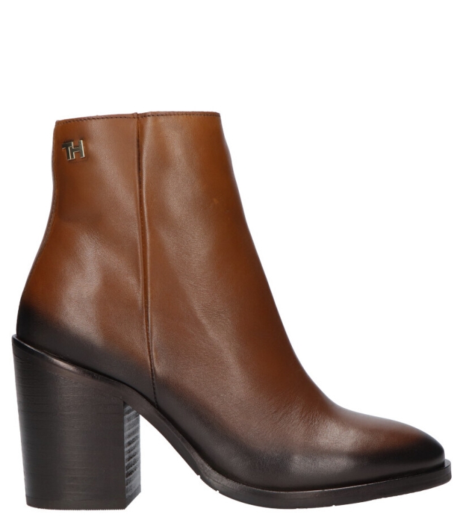 Tommy Hilfiger Enkellaars <span>FW0FW05164 GOW</span> FW0FW05164 GOW cognac - www.bremmerschoenen.info - Bremmer Schoenen