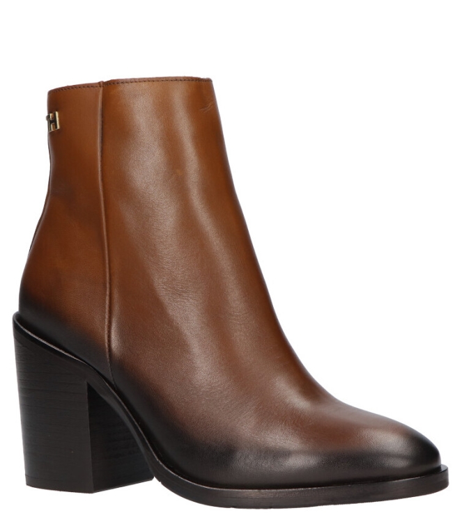 Tommy Hilfiger Enkellaars <span>FW0FW05164 GOW</span> FW0FW05164 GOW cognac - www.bremmerschoenen.info - Bremmer Schoenen