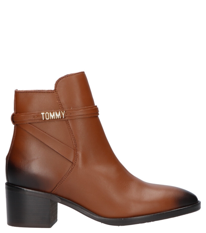 Tommy Hilfiger Enkellaars <span>FW0FW05196 GOW</span> FW0FW05196 GOW cognac - www.bremmerschoenen.info - Bremmer Schoenen
